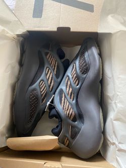 Yeezy 700 Clays Size 7