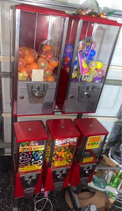 Candy/toy vending machine