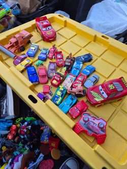The lightning McQueen vehicles. A total of 28  vehicles$5each C descriptions