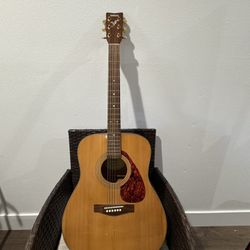 Yamaha Acoustic Guitar F335
