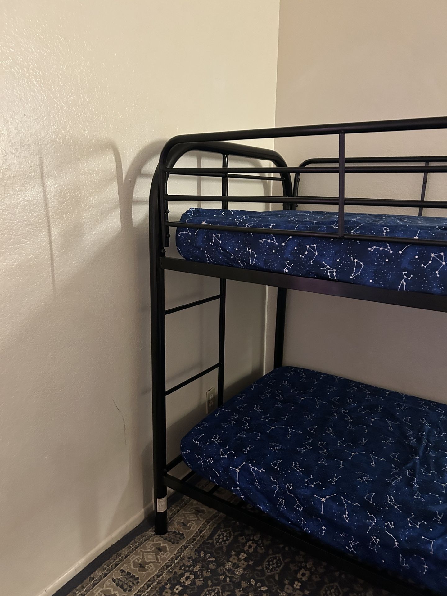 Selling Bunk Bed And Mattress Bed Black And Under Sheet For Mattress Is White