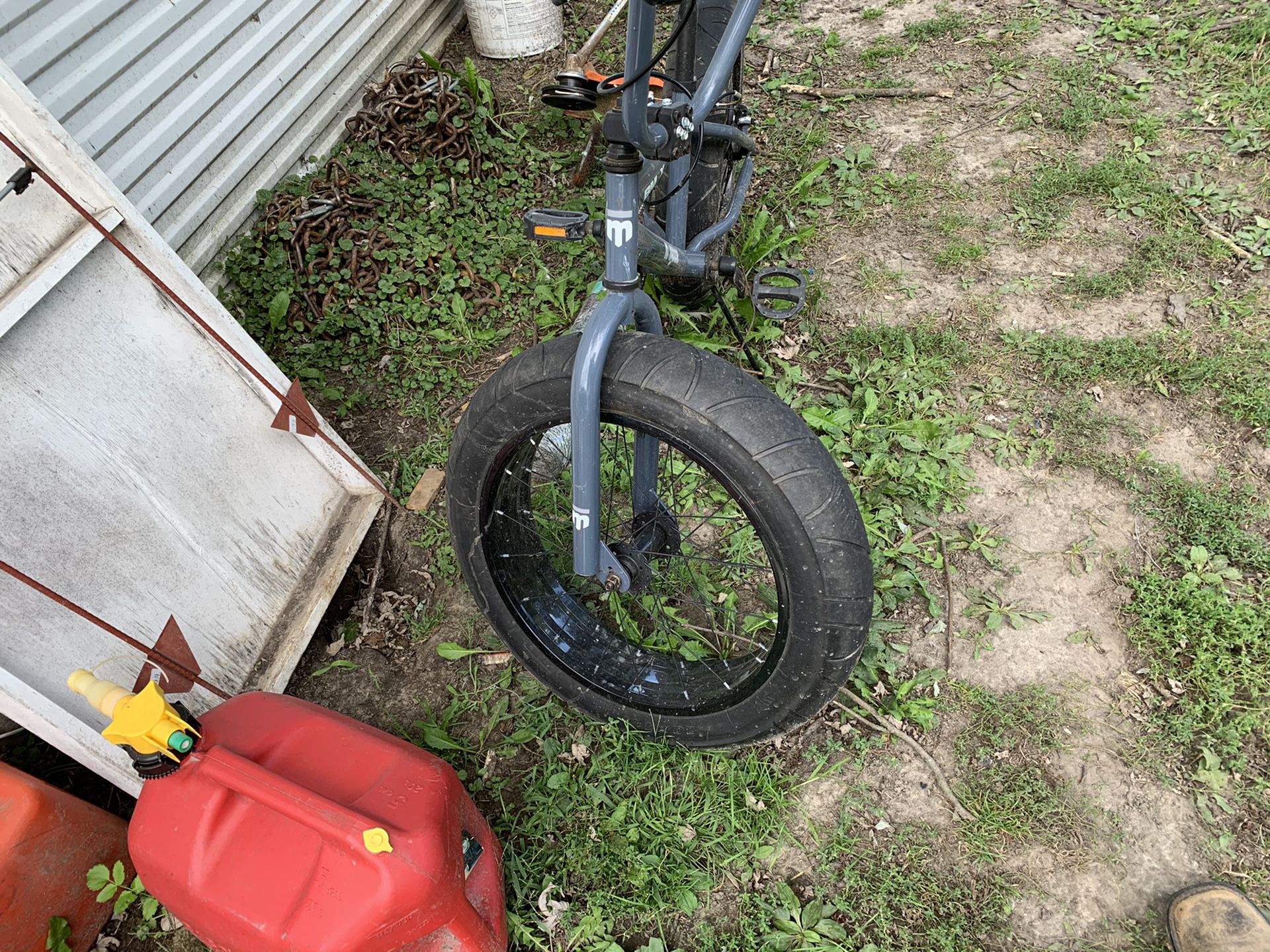 Bmax mongoose fat tire bike