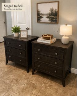 Hekman furniture solid wood 2 drawer nightstands– Pair