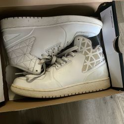 White Jordan’s 6.5 men / 8 Women’s 