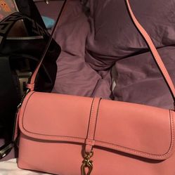 New coach New coach pink Glv Hamptons Bag it comes with dustbag i have the recei