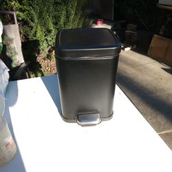 !! Small Bathroom Waste Can