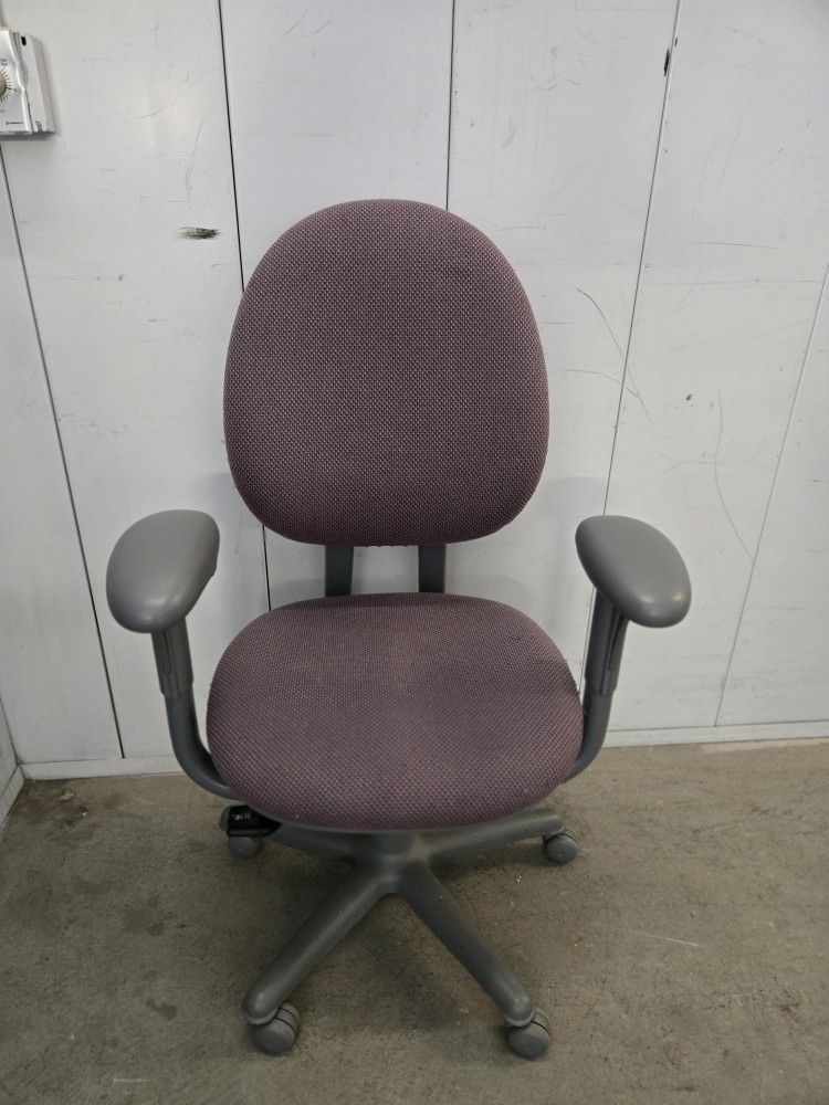 Steelcase Chair Ergonomic In Good Conditions