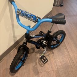Dynacraft Magna Gravel Blaster children's bicycle. Sells for 119.00 asking $50-ages 3 to 5 yo