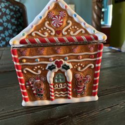 Disney Mickey Christmas Gingerbread House