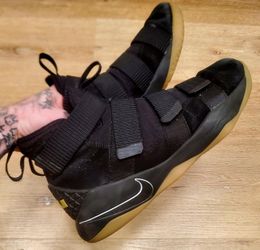 Nike Lebron Soldier 11 Black/Gum Size 9.5