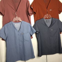 Figs Women’s Bundle Of 4 Shirts Size Small And XS 