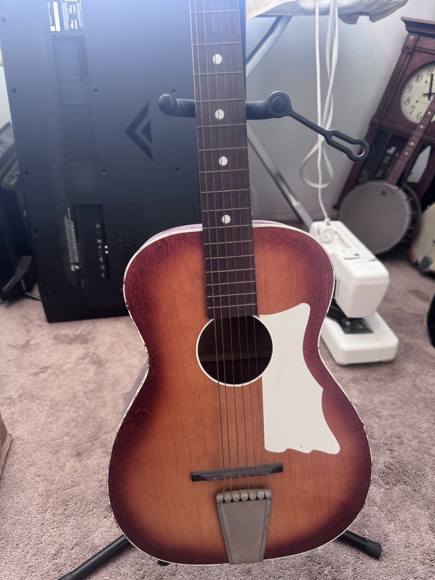  Vintage Silvertone (contact info removed)9 Parlor Guitar — 1960s — Made in USA (Harmony Factory)