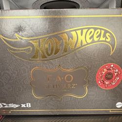 Hot Wheels FAO Schwarz Gold Complete 8 Car Set Holiday 2022 Target Exclusive