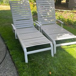 patio longe chairs