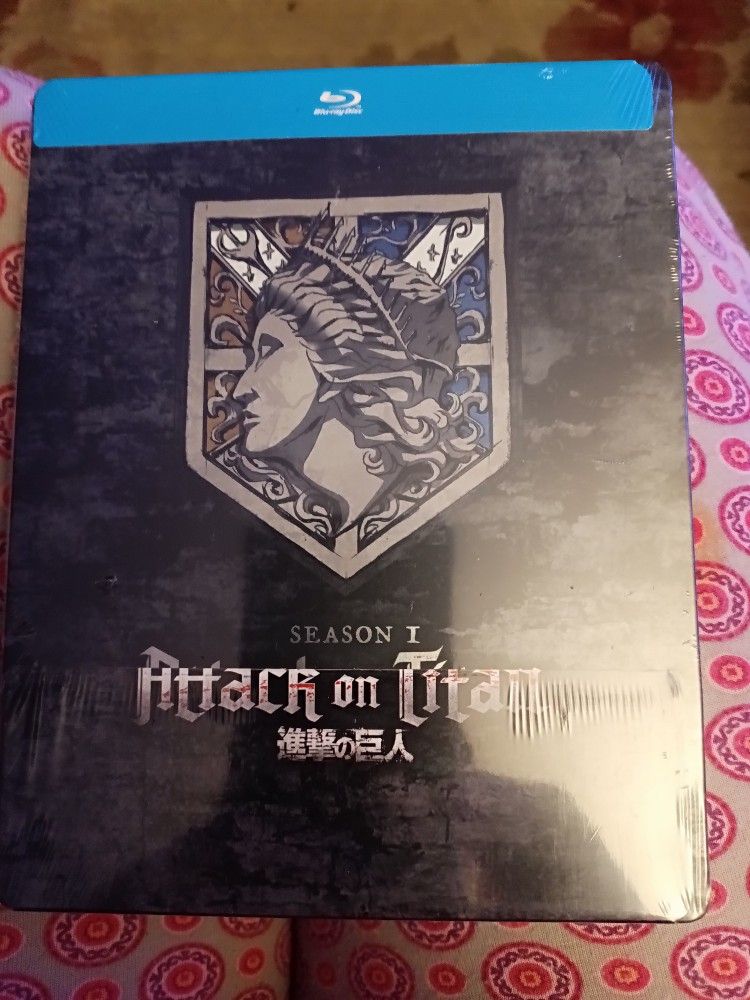 ATTACK ON TITAN SEASON I . NES STEEL BOOK