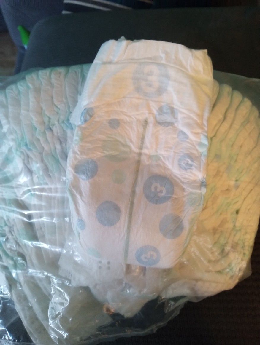 Pamper Diapers Size 3 NWOB 44 Pz