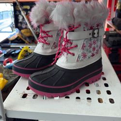 Girls Size 4 Snow Boots 