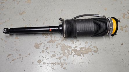 Mercedes w222 s550 NEW aftermarket ABC hydraulic struts for rear left and right