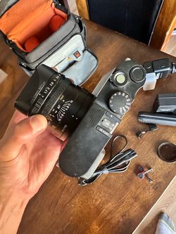 Leica Q2 with extras - read description