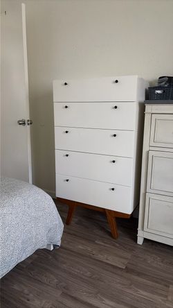 White Mid-Century Modern 5-Drawer Dresser