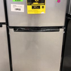 MAGIC CHEF HMDR450SE 4.5 cu. ft. 2 Door Mini Fridge 4MD