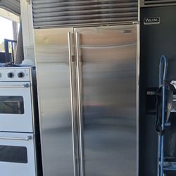 Subzero Refrigerator 