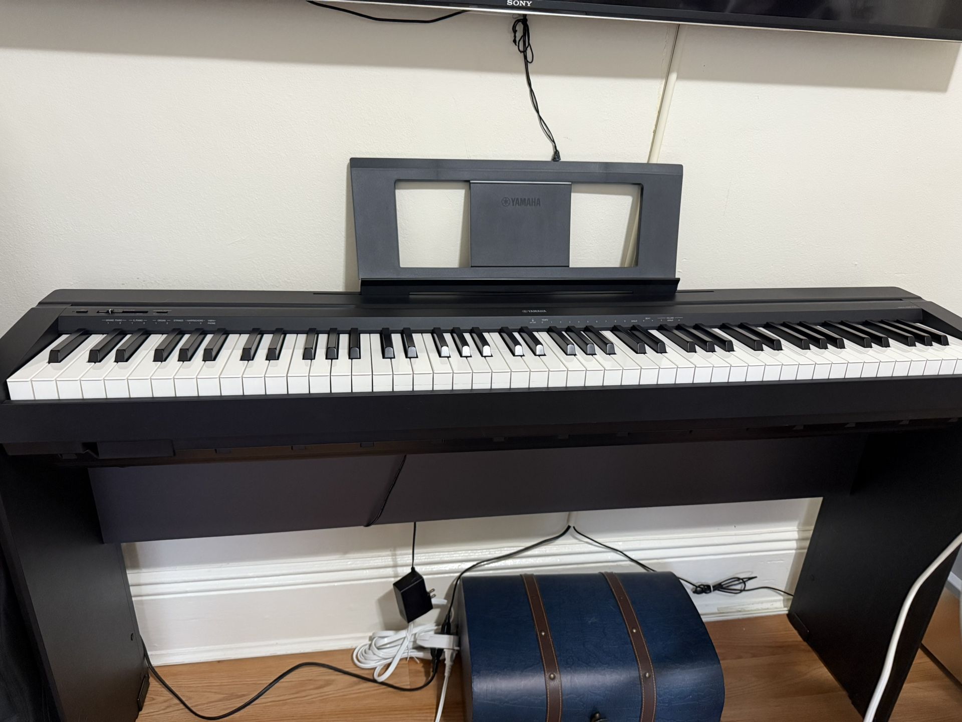 Like New! Yamaha Piano 88 Key With Stand!