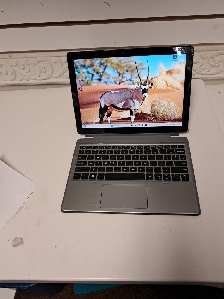 Dell Latitud 7210 2- In-1 8GB Memory 256 GB HD