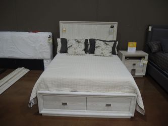 Modus Maxime Ash Queen Bedroom Set - Whitewashed Ash