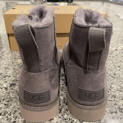 Ugg Classic Zip Mini Size 6 Women