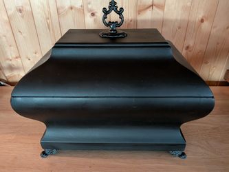 Vintage Rare Kingdom Wood Chest/ Tobacco Box