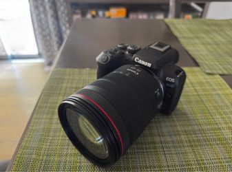 Canon EOS R10 + RF 24-105mm f/4 L IS USM + RF 50mm f/1.8 + 768GB SD cards