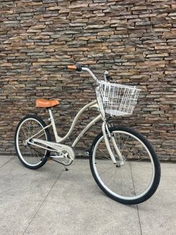 Electra “ Townie 3i “ Beach Cruiser w/Wald Basket