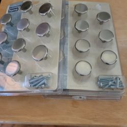 CASUAL HOME CABINET AND DRAWER KNOBS (New)