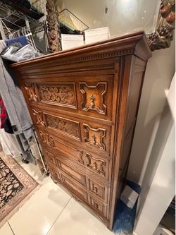 Tallboy chest