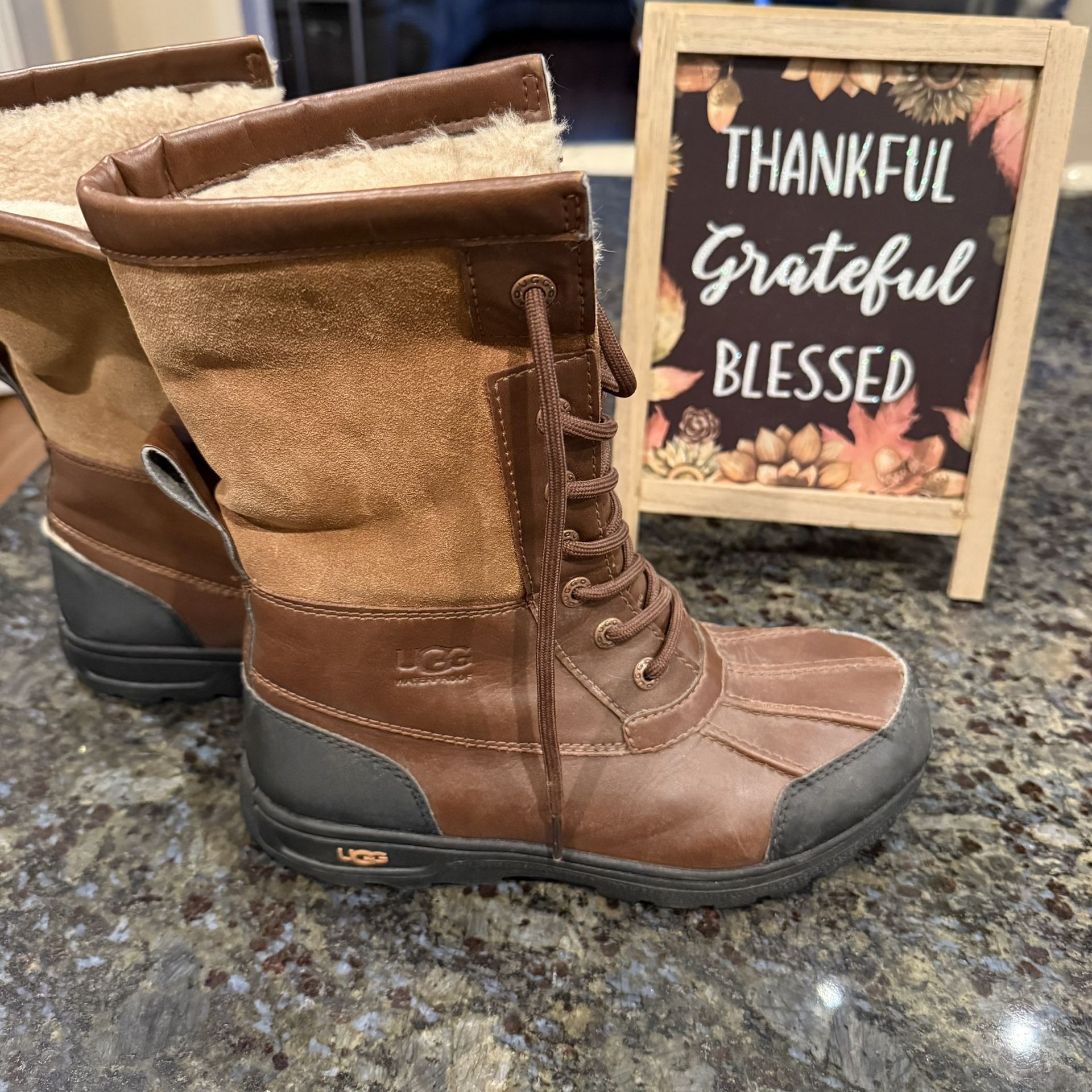 Uggs Boys Boots  Size USA 4