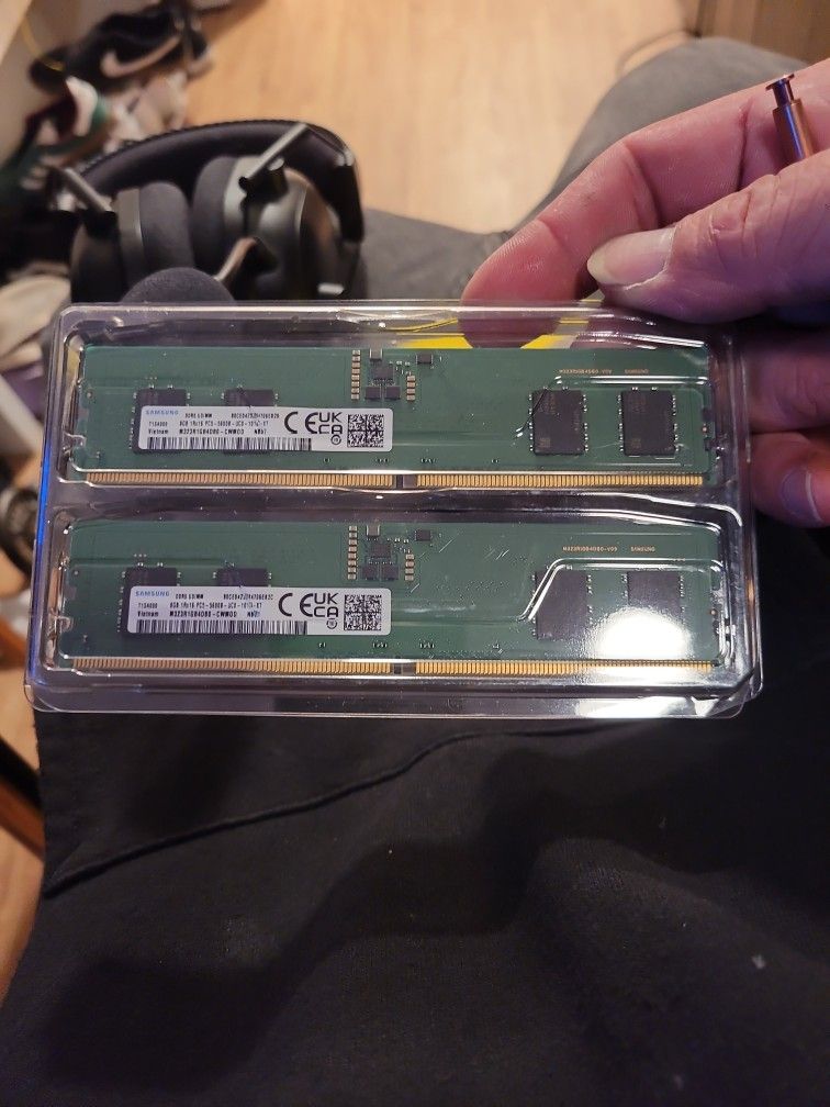 Samsung Ddr5 8g (2) Ram Sticks