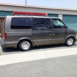 99 Chevy Astro Van I'm Asking A Thousand Bucks It Needs Work Tune Up Spark Plugs Oil No Interior And It Has A Broken Window I Mean By Interior No Back