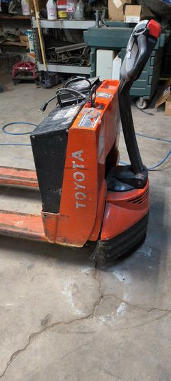 Toyota electric pallet jack