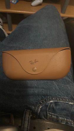 Ray-Ban Sunglasses Case / with broken glasses