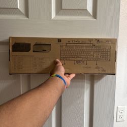 BRAND NEW NEVER BEEN USED!! Skytech Gaming Keyboard