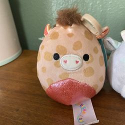 Zuri The Giraffe Squishmallow Clip