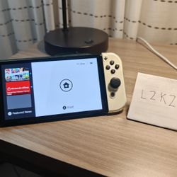Nintendo Switch OLED, Pristine, Case + Protectors