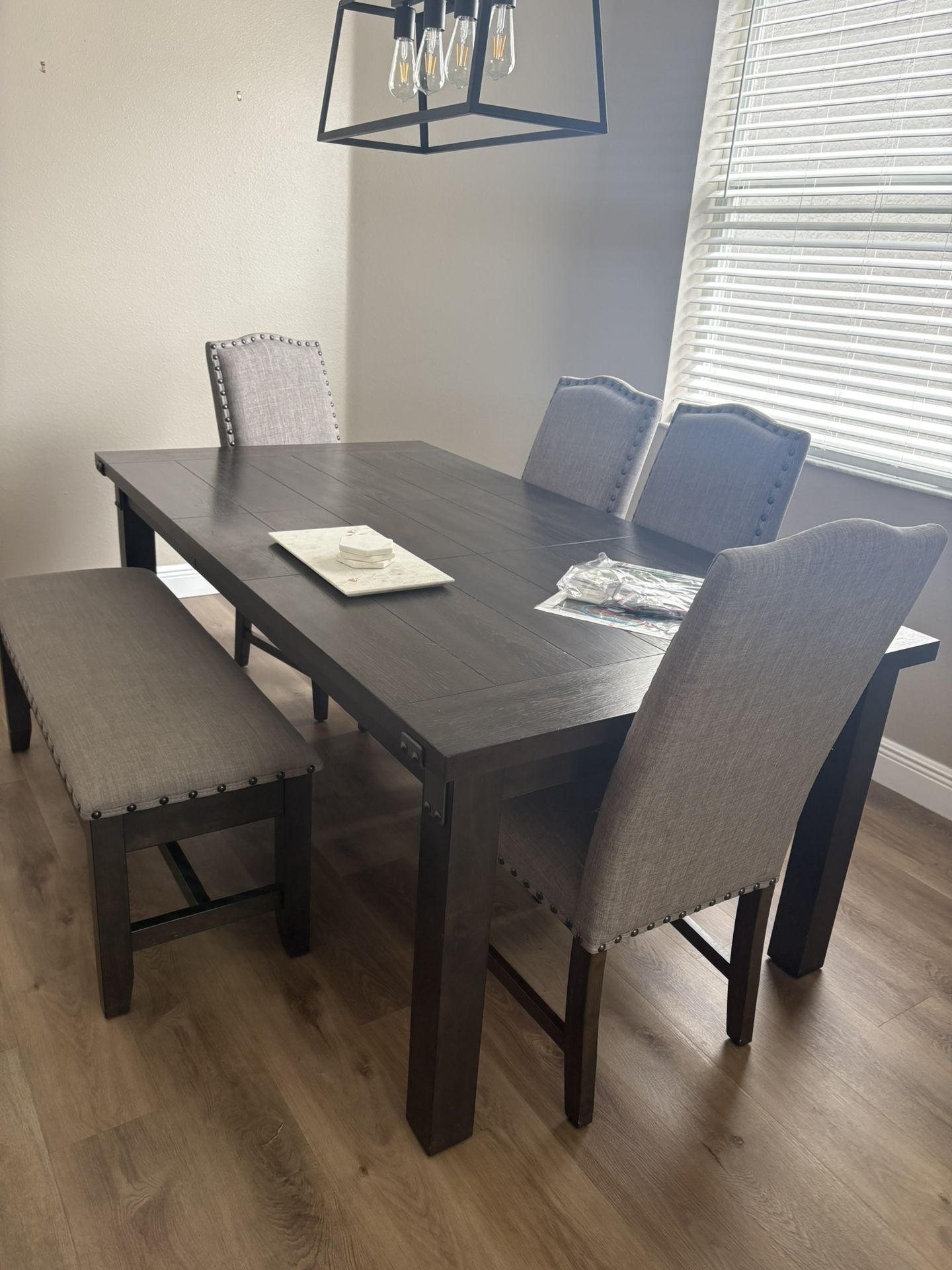 Dinning Room Table With Chairs