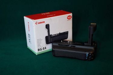 Canon BG-E4 Vertical Grip/Battery Holder