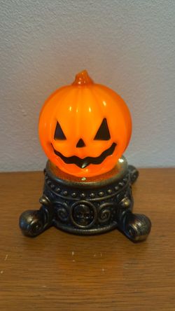 Light up flickering pumpkin head ( Hyde & Eek brand