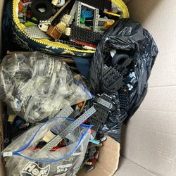 Various Legos Some Spaceships Maybe Star Wars? Wheeled Pieces And More 20+ Lbs