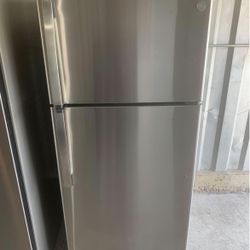 🚨 DEAL ALERT – CLEAN GE STAINLESS REFRIGERATOR (PERFECT SIZE) 🚨