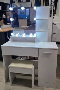 New Make up Vanity with Hollywood Lights and Seating Stool