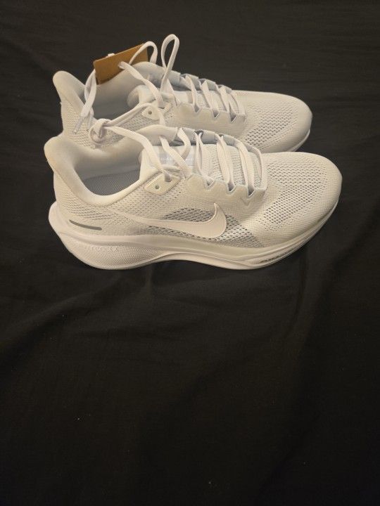 Nike Pegasus 41
Men's Road Running Shoes Size 7